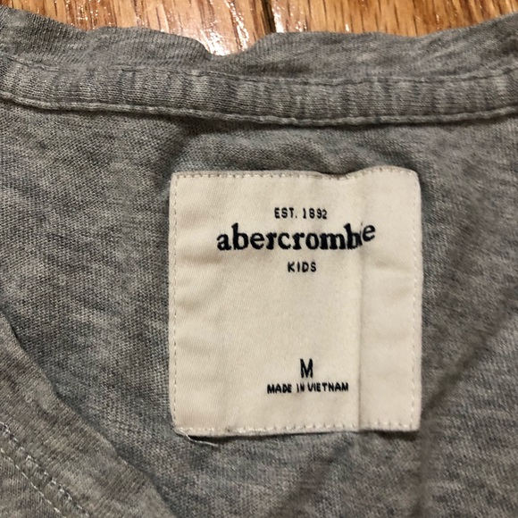 Abercrombie kids medium v neck - Picture 2 of 2